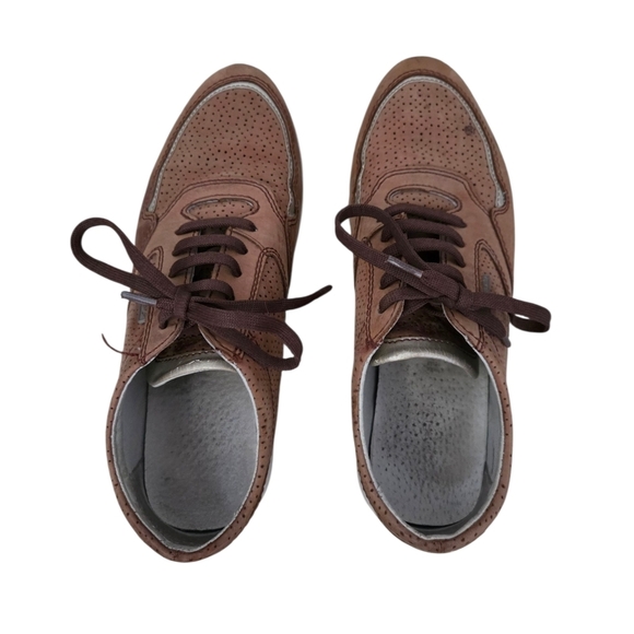 Brown Sneakers with Leather Upper and Versatile Design - Picture 7 of 12